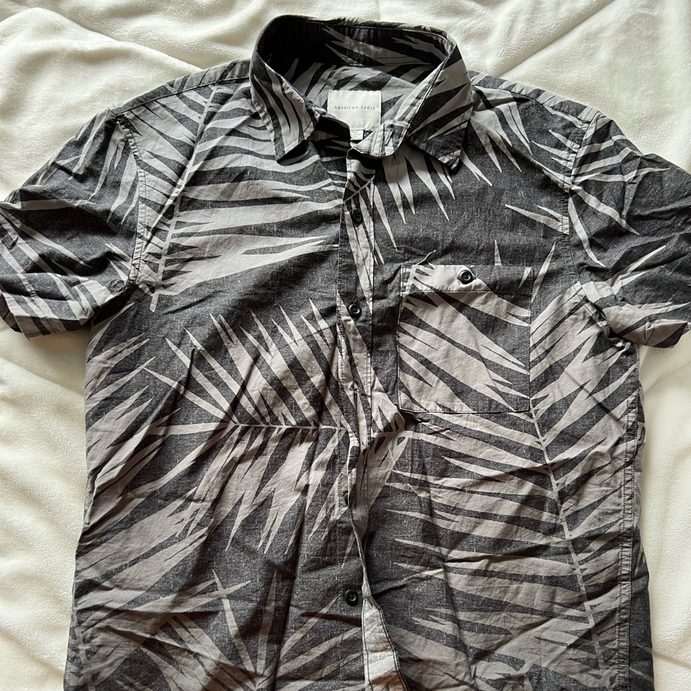Men’s American Eagle button down, S